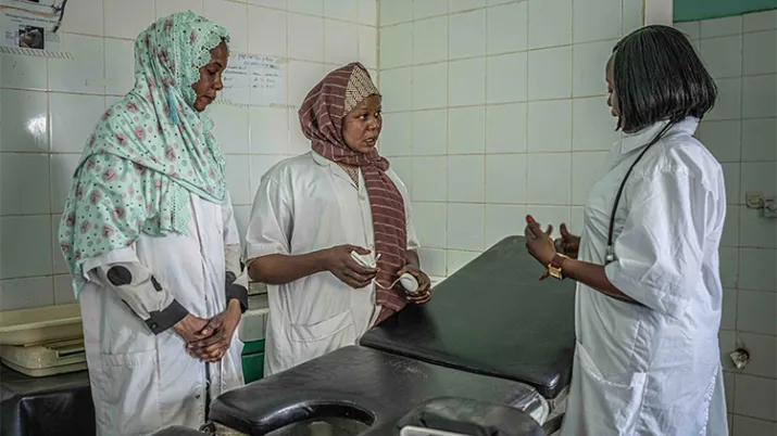 Midwives in a health center ©Pablo Tosco