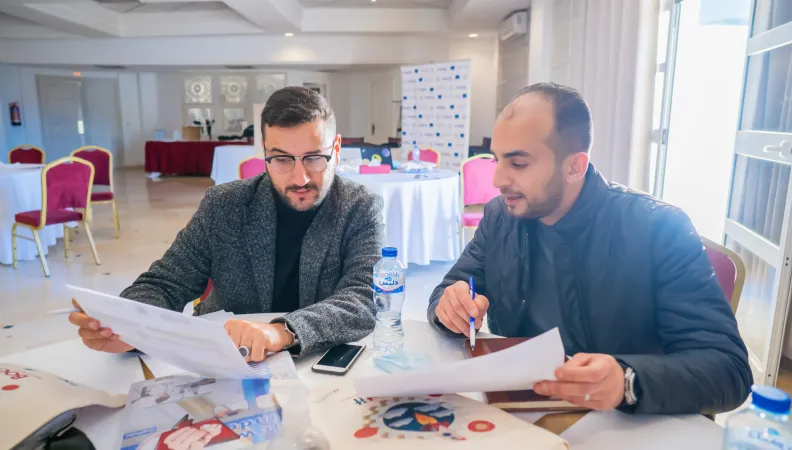 Echange entre deux hommes d'affaires dans le cadre du projet EU4PSL en Libye