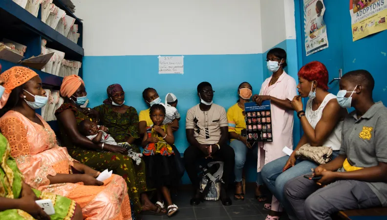 Salle d'attente d'un hôpital en Côte d'Ivoire