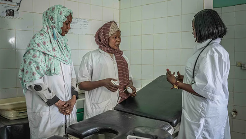 Midwives in a health center ©Pablo Tosco